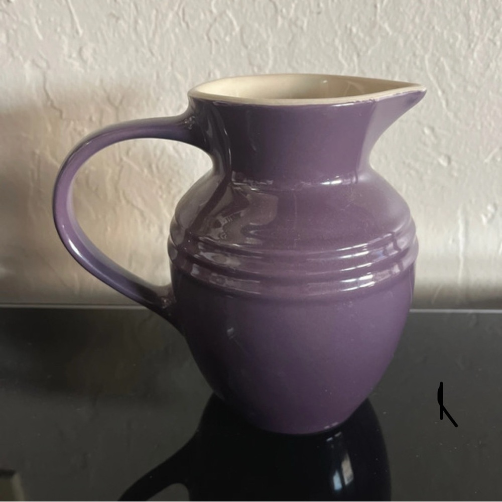 💜Le Creuset brand “Cassis” Purple Ceramic Breakfast 20 oz Drink Pitcher💜